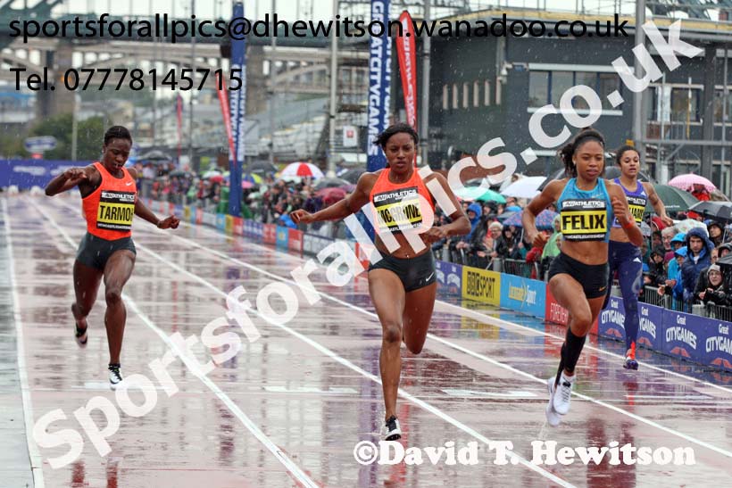 Candyce McGrone beats Allyson Felix to the 150 metres, Great North CityGames. Photo: David T. Hewitson/Sports for All Pics